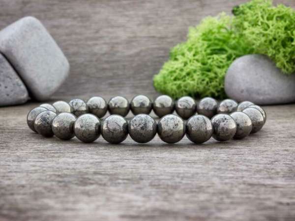 Ébredő erő pirit ásvány karkötő