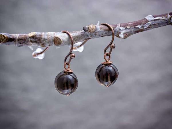 Füstkvarc lógós réz drót fülbevaló 8mm