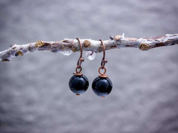 Ónix lógós réz drót fülbevaló 8mm