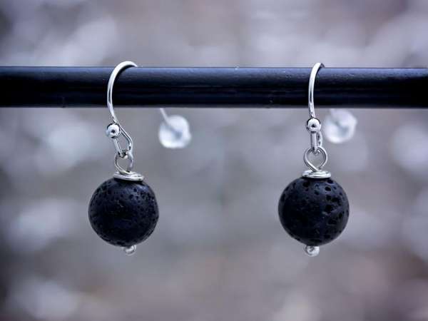 Láva lógós drót fülbevaló 8mm