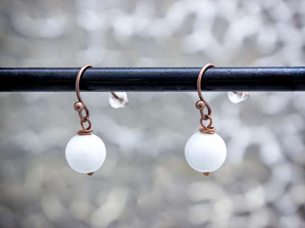 Tejkvarc lógós réz drót fülbevaló 8mm