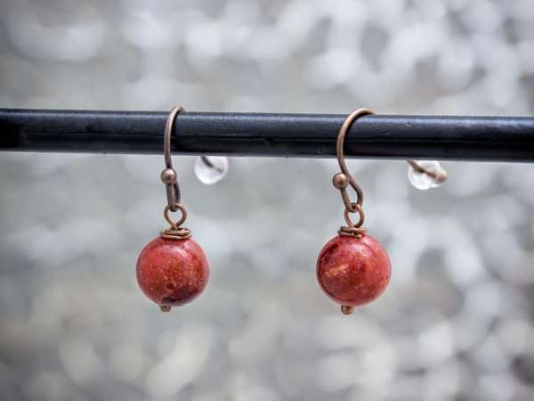 Korall lógós réz drót fülbevaló 8mm