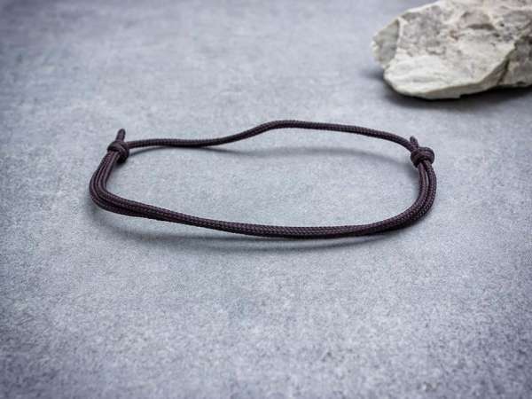 Szerénység barna paracord bokalánc