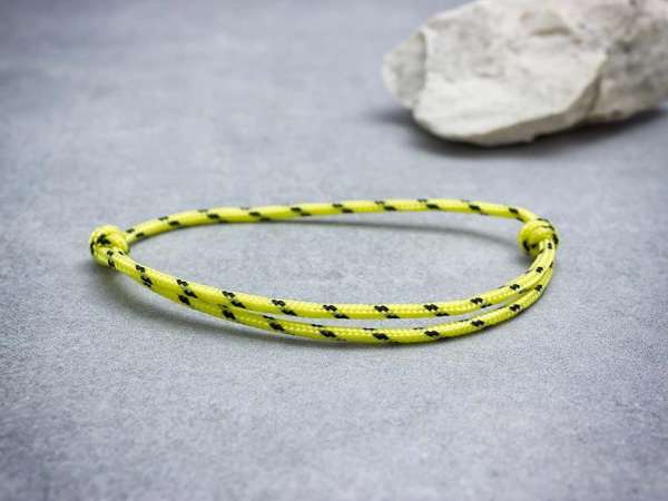 Egy esély sárga paracord gyerek karkötő