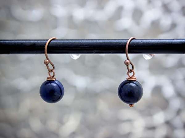 Szodalit lógós réz drót fülbevaló 8mm