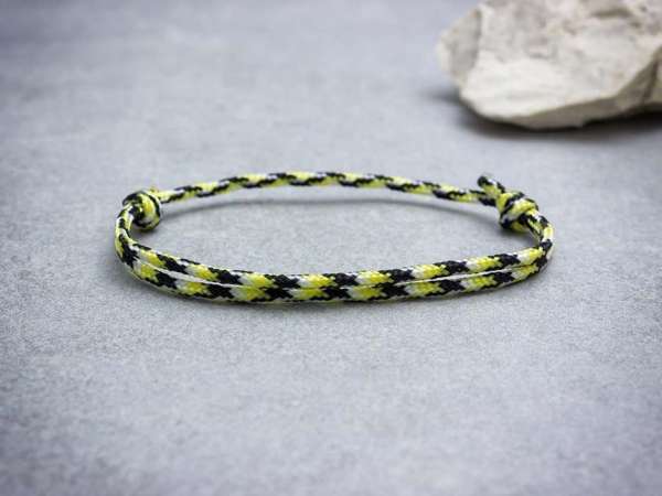 Optimizmus sárga paracord karkötő