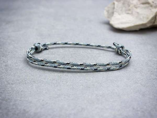 Alázatosság szürke paracord karkötő