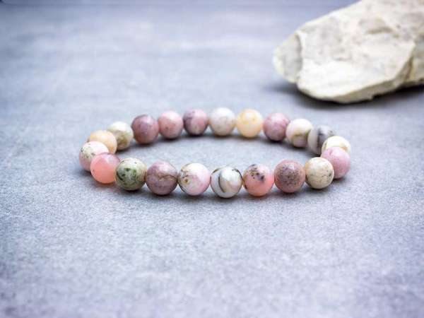 Boldog álmok pink opál ásvány karkötő