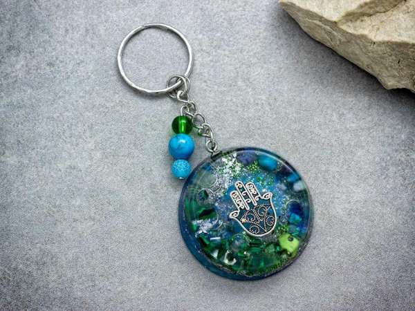 Türkiz orgonit műgyanta kulcstartó