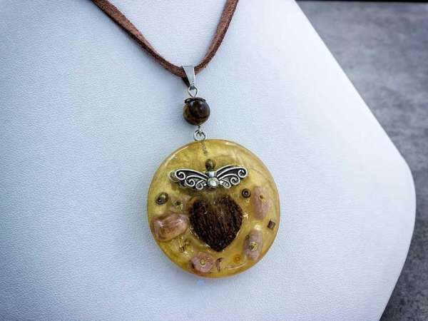 Tigrisszem talizmán műgyanta nyaklánc