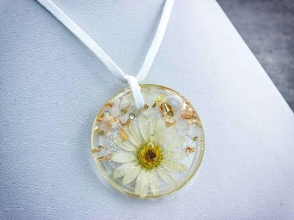 Margaréta műgyanta nyaklánc