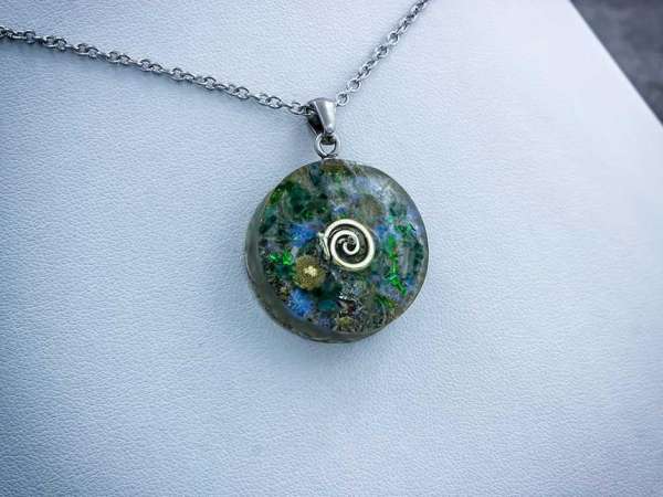 Hipnózis műgyanta orgonit acél nyaklánc