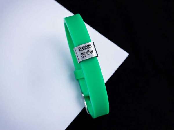 Legjobb Keresztapa medálos zöld színű szilikon karkötő