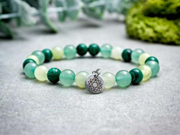 Szív csakra medálos ásvány karkötő