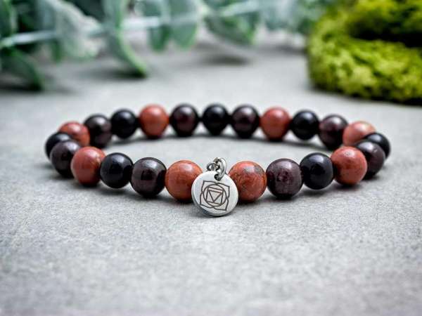 Gyökér csakra medálos ásvány karkötő