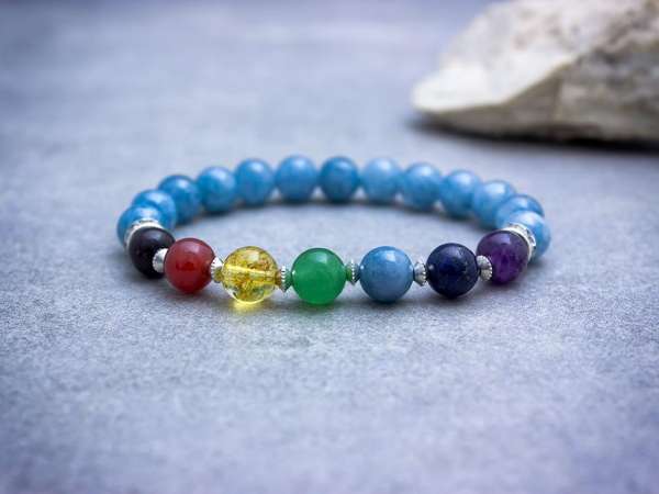 Az akvamarin szilárdsága csakra ásvány karkötő