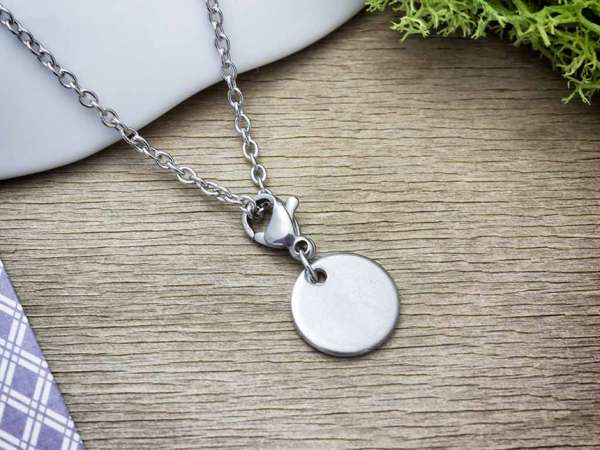 Gravírozható kerek charm medál nyakláncon