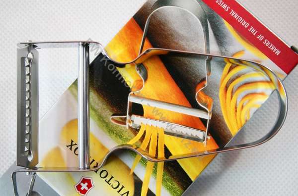 VICTORINOX hámozó finom csíkokhoz - julienne 7.6072