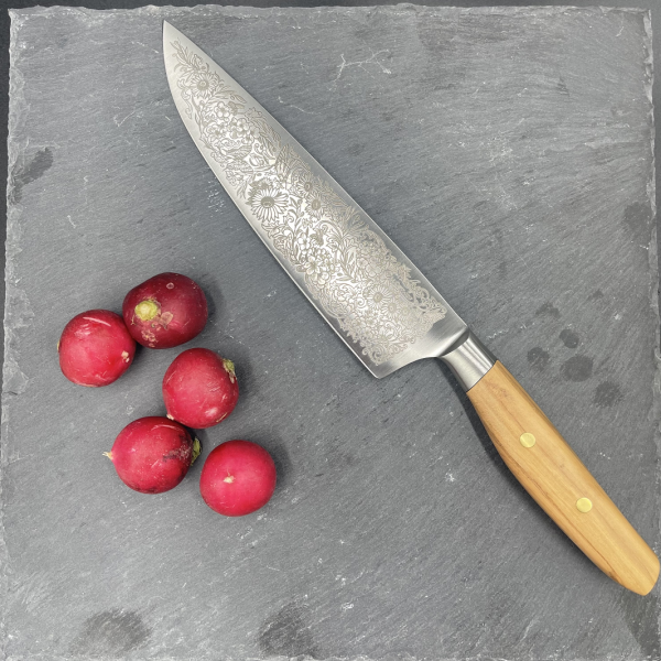 Szakácskés a penge díszítő gravírozásával Wüsthof Amici 20 cm - Limitált kiadás