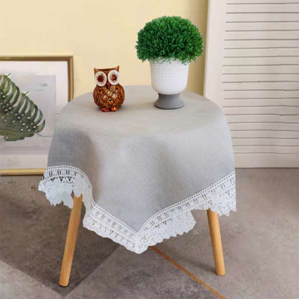 Szürke terítő csipke szegéllyel - 85x85 cm