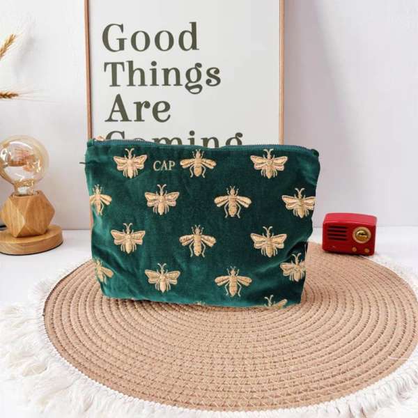 Herkulesbogár mintás hímzett neszeszer/táska