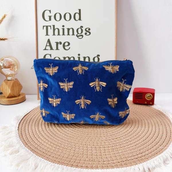 Herkulesbogár mintás hímzett neszeszer/táska