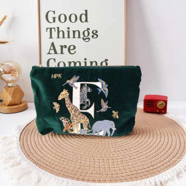 Szavanna mintás hímzett neszeszer/táska