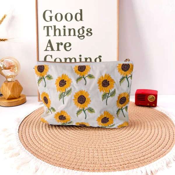 Napraforgó mintás hímzett neszeszer/táska