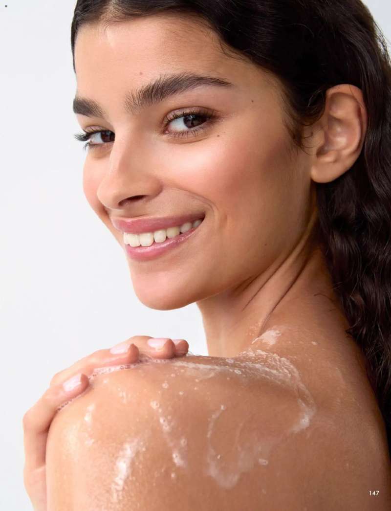 Oriflame Oriflame katalógus 2026/15 147 oldal
