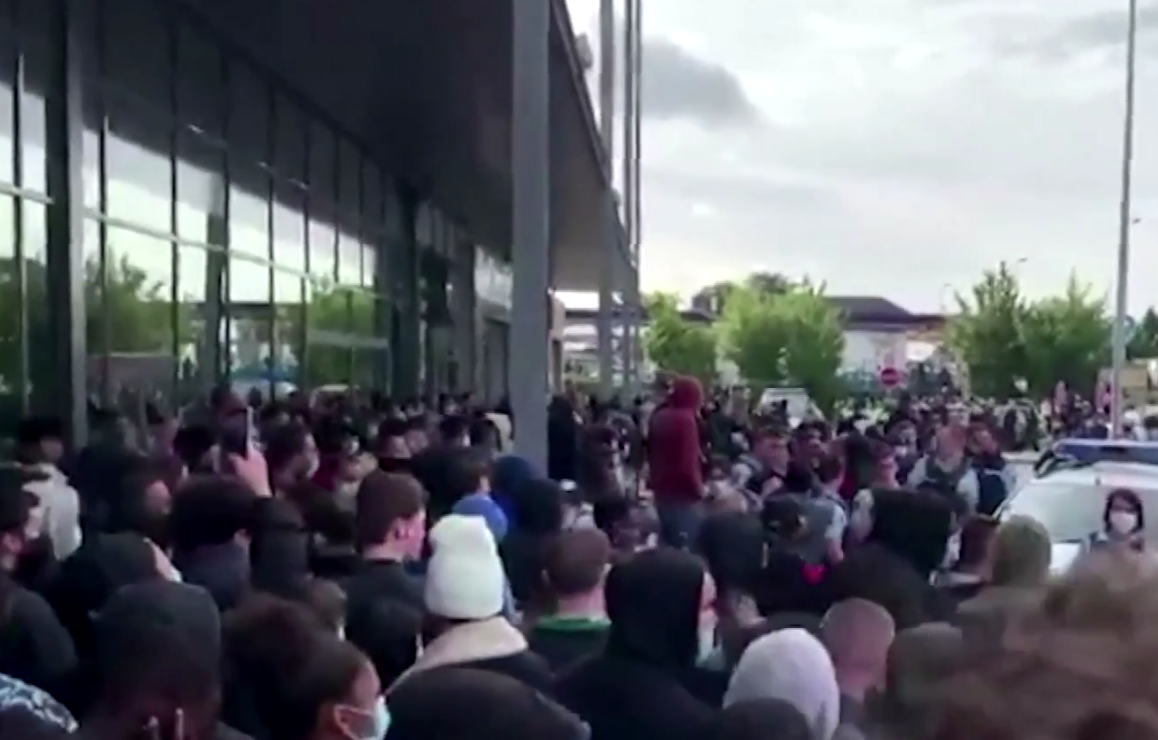 Még a rendőrséget is ki kellet hívni, akkor leárazás volt egy Lidlben